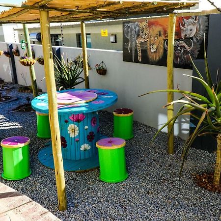 John-Lou'S One-Bedroom Apartment Windhoek Bagian luar foto