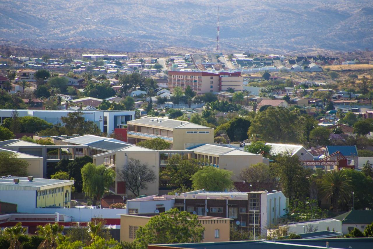 John-Lou'S One-Bedroom Apartment Windhoek Bagian luar foto