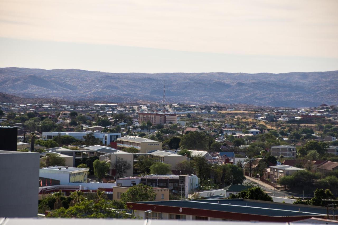 John-Lou'S One-Bedroom Apartment Windhoek Bagian luar foto