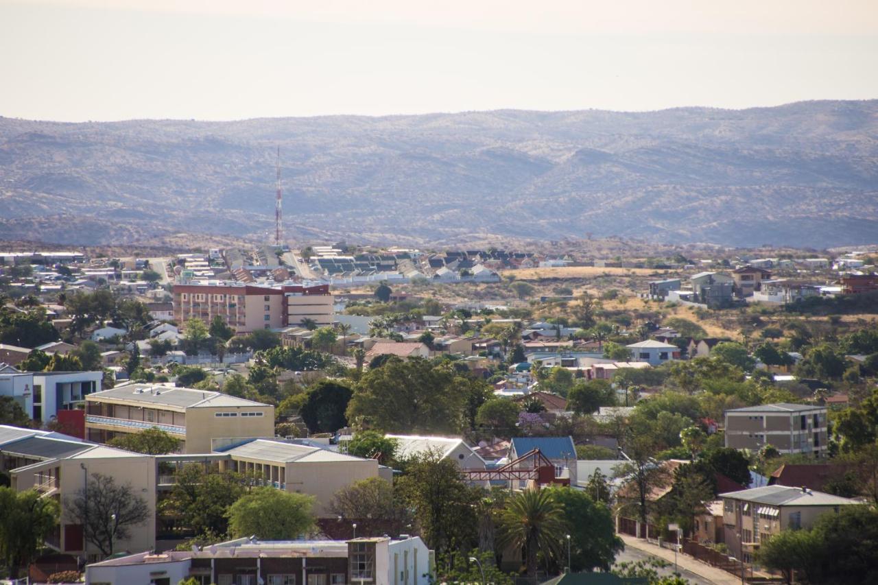 John-Lou'S One-Bedroom Apartment Windhoek Bagian luar foto