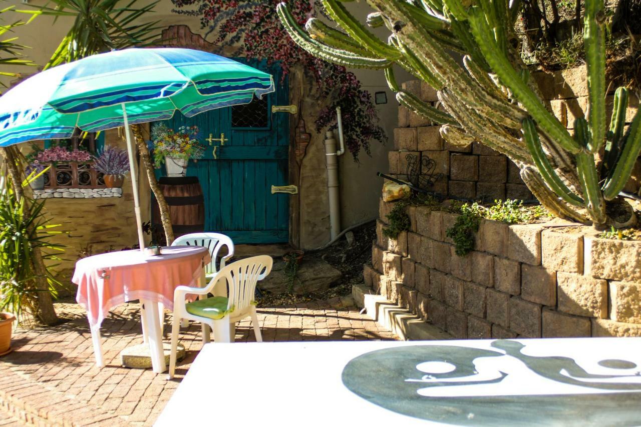 John-Lou'S One-Bedroom Apartment Windhoek Bagian luar foto