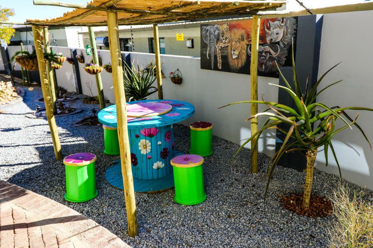 John-Lou'S One-Bedroom Apartment Windhoek Bagian luar foto