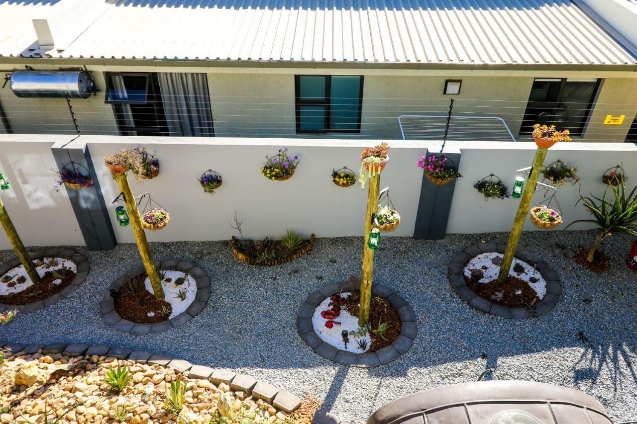 John-Lou'S One-Bedroom Apartment Windhoek Bagian luar foto
