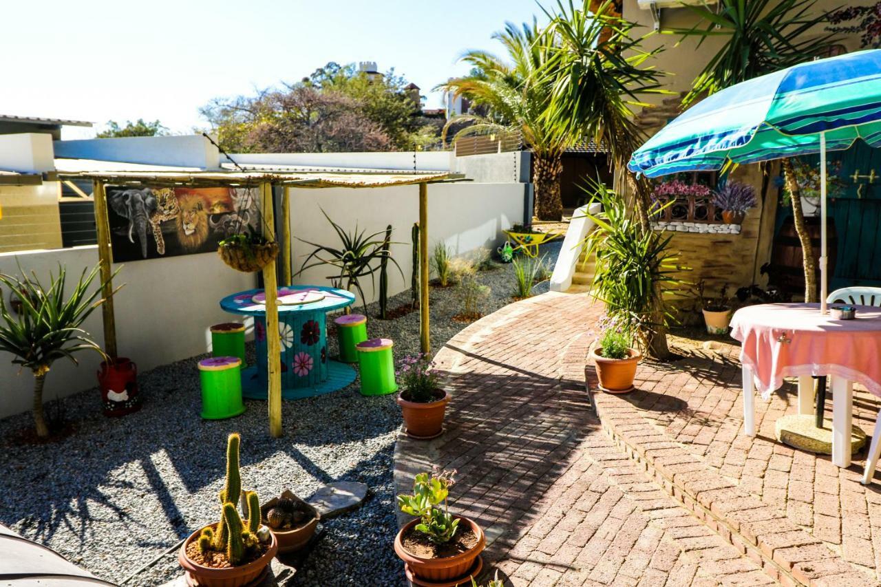 John-Lou'S One-Bedroom Apartment Windhoek Bagian luar foto